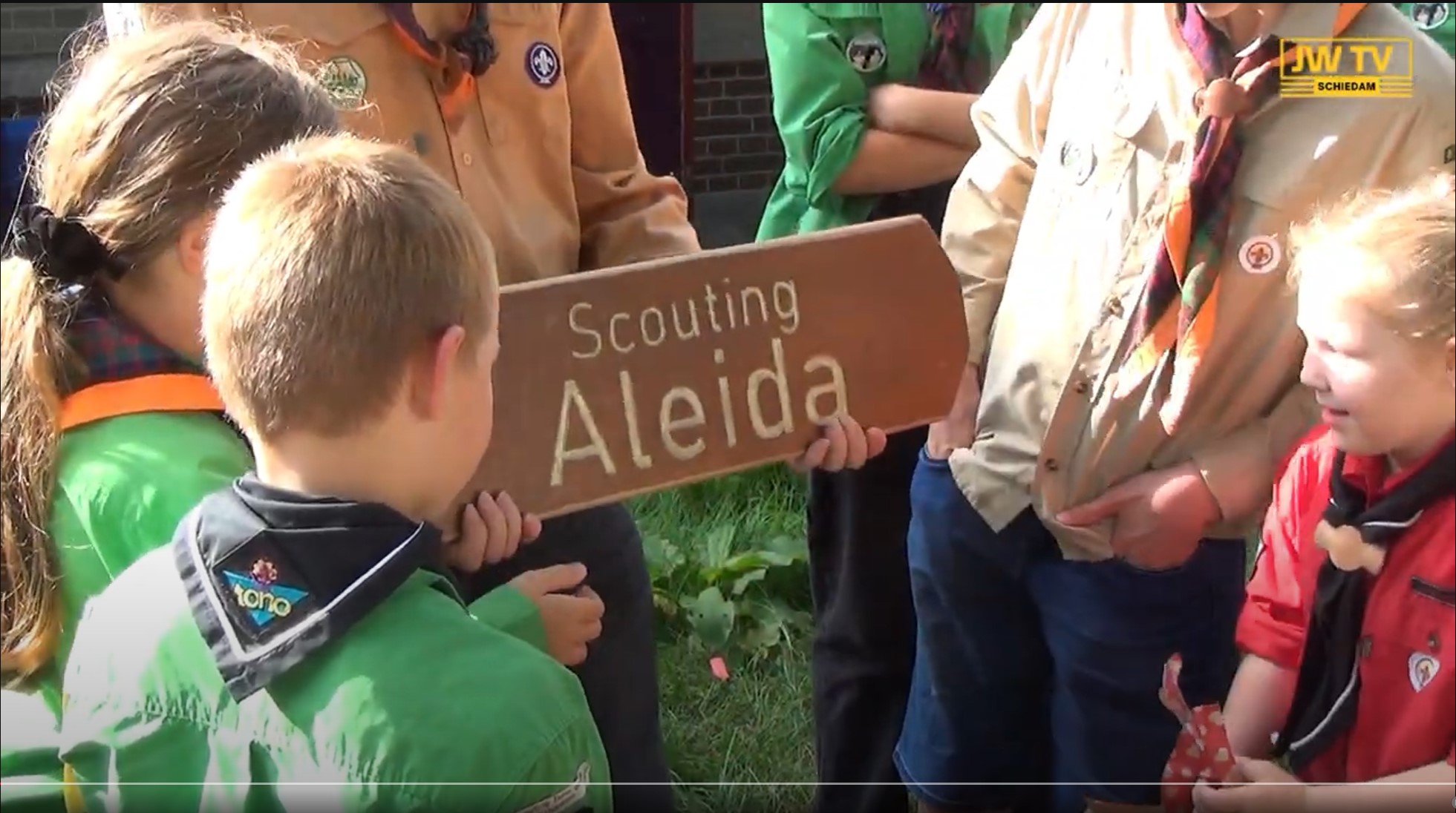 Jan Willem de Boer kwam op bezoek bij de start van Scouting Aleida Schiedam